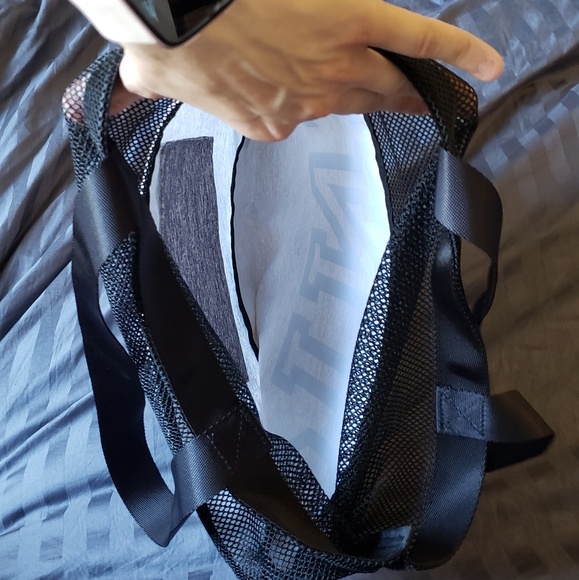 ⛔️Gone to Goodwill!⛔️ VS PINK Bag - Picture 4 of 5